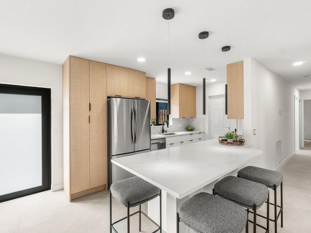 Продажа дома по адресу 608 SE 2nd Avenue - фото 6764756