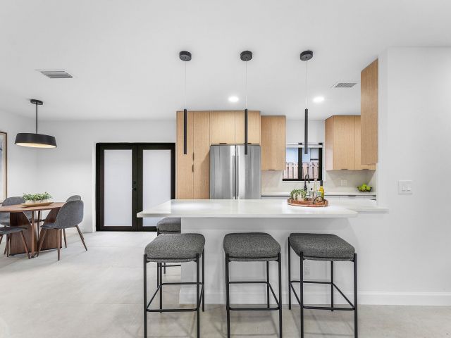 Продажа дома по адресу 608 SE 2nd Avenue - фото 6764757