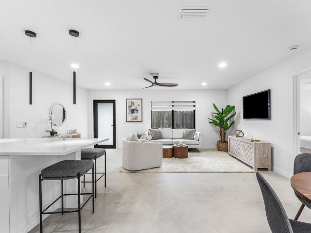 Продажа дома по адресу 608 SE 2nd Avenue - фото 6764758