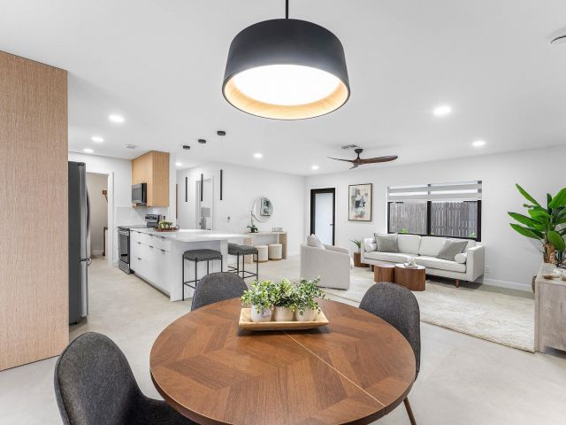 Продажа дома по адресу 608 SE 2nd Avenue - фото 6764760