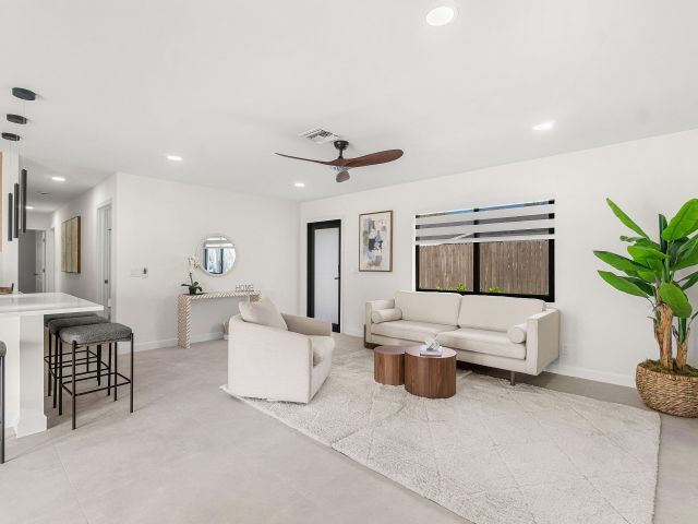 Продажа дома по адресу 608 SE 2nd Avenue - фото 6764762