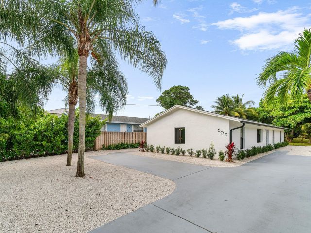 Продажа дома по адресу 608 SE 2nd Avenue - фото 6764767