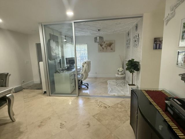 Дом в аренду по адресу 6000 Adriatic Way - фото 6914673