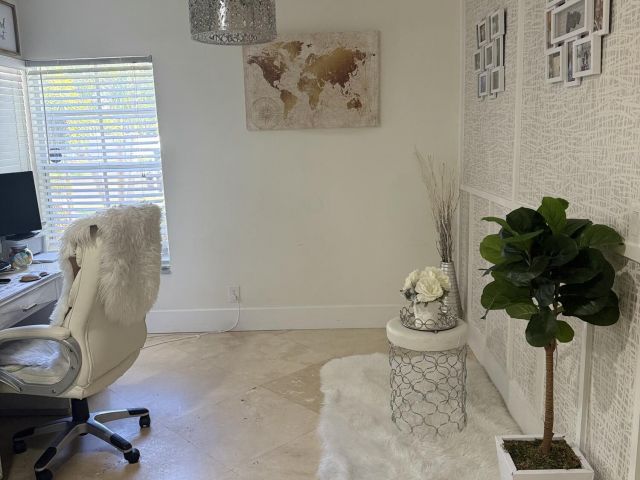 Дом в аренду по адресу 6000 Adriatic Way - фото 6914682