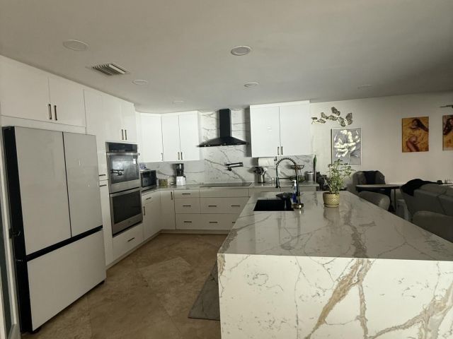 Дом в аренду по адресу 6000 Adriatic Way - фото 6914685