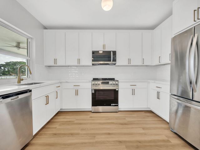 Продажа дома по адресу 20411 NW 4th Street - фото 6809501