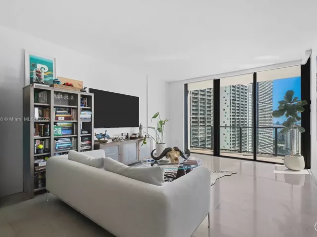 Продажа квартиры #2505 - фото 6745221