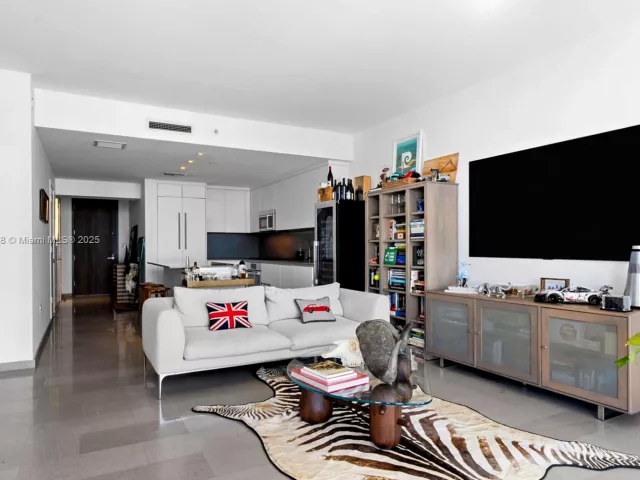 Продажа квартиры #2505 - фото 6745223