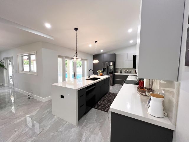 Продажа дома по адресу 772 NW 41st Terrace - фото 6750896