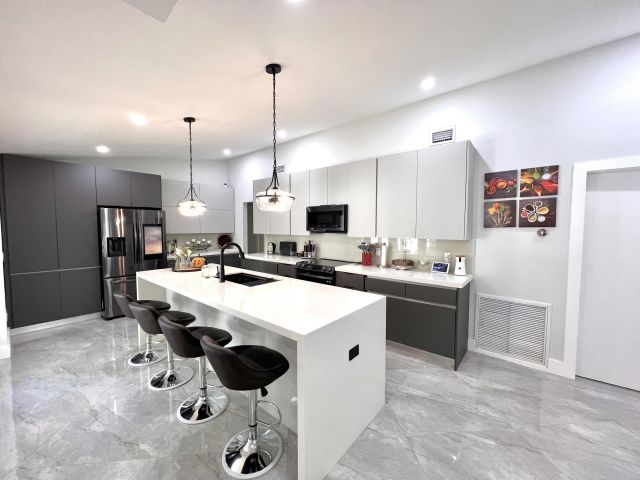 Продажа дома по адресу 772 NW 41st Terrace - фото 6750900