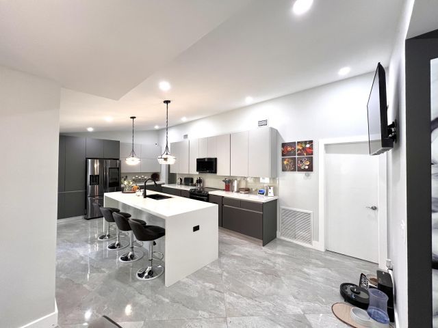 Продажа дома по адресу 772 NW 41st Terrace - фото 6750901