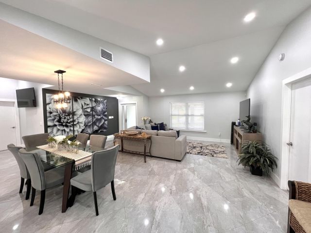 Продажа дома по адресу 772 NW 41st Terrace - фото 6750906