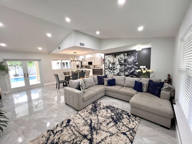 Продажа дома по адресу 772 NW 41st Terrace - фото 6750907