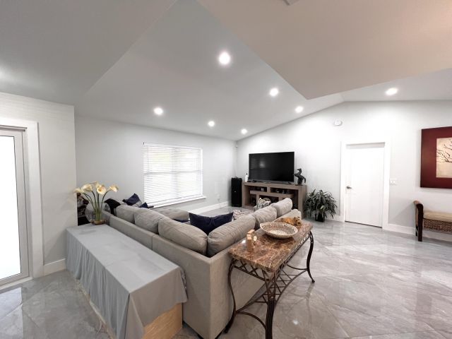 Продажа дома по адресу 772 NW 41st Terrace - фото 6750908