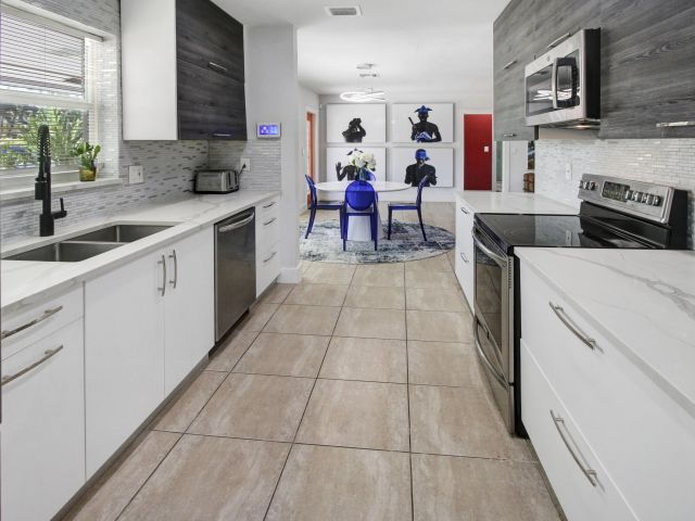 Продажа дома по адресу 2016 NE 22nd Street - фото 6772609