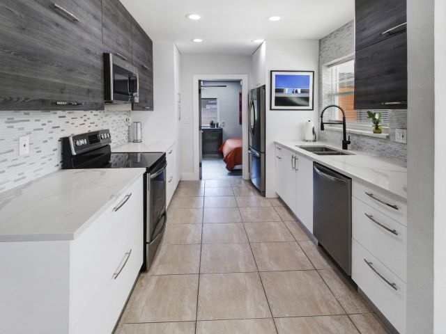 Продажа дома по адресу 2016 NE 22nd Street - фото 6772610