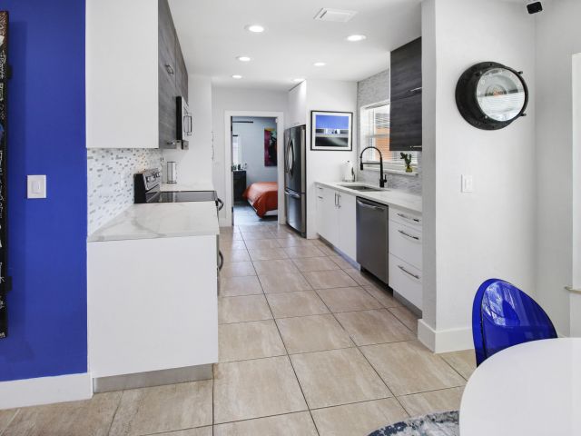 Продажа дома по адресу 2016 NE 22nd Street - фото 6772612