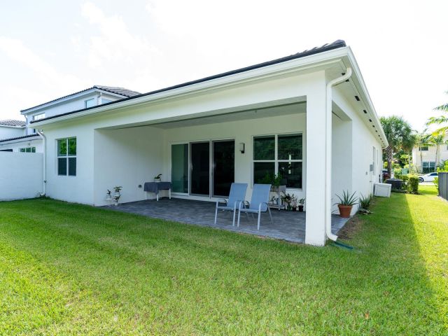 Дом в аренду по адресу 15210 Seaglass Terrace Lane - фото 6771054