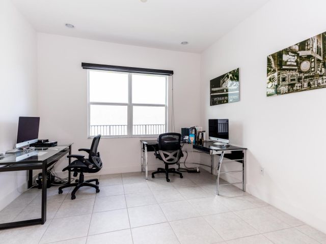 Дом в аренду по адресу 15210 Seaglass Terrace Lane - фото 6771057