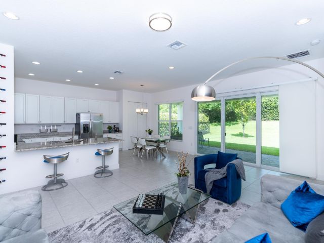 Дом в аренду по адресу 15210 Seaglass Terrace Lane - фото 6771066