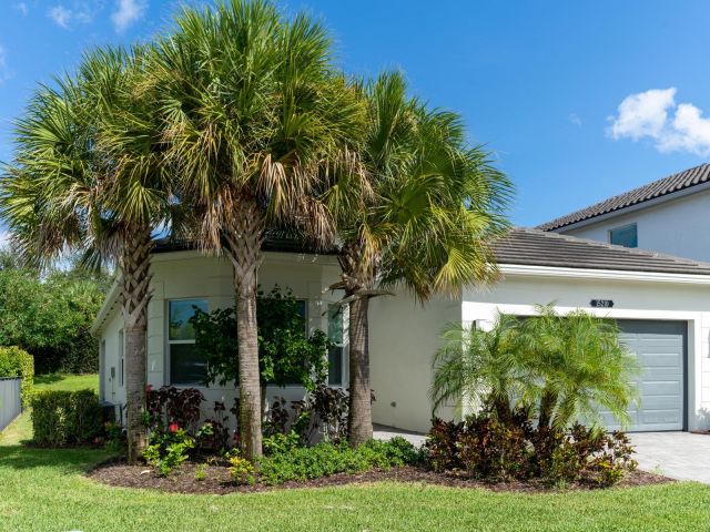 Дом в аренду по адресу 15210 Seaglass Terrace Lane - фото 6771071