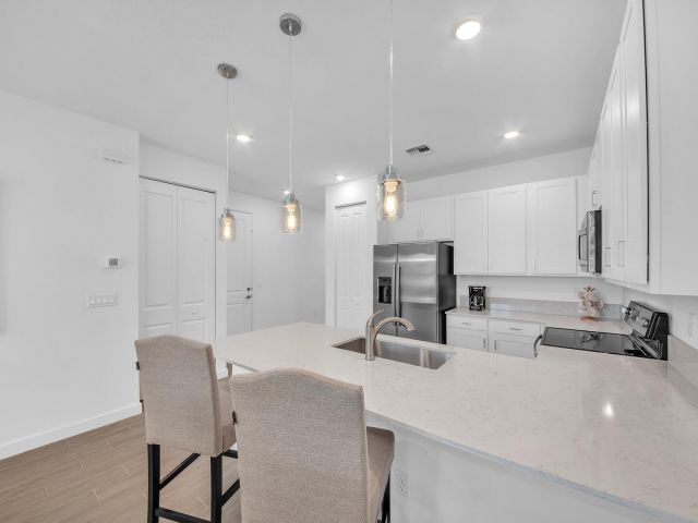 Дом в аренду по адресу 14517 Three Ponds Trail - фото 6765015