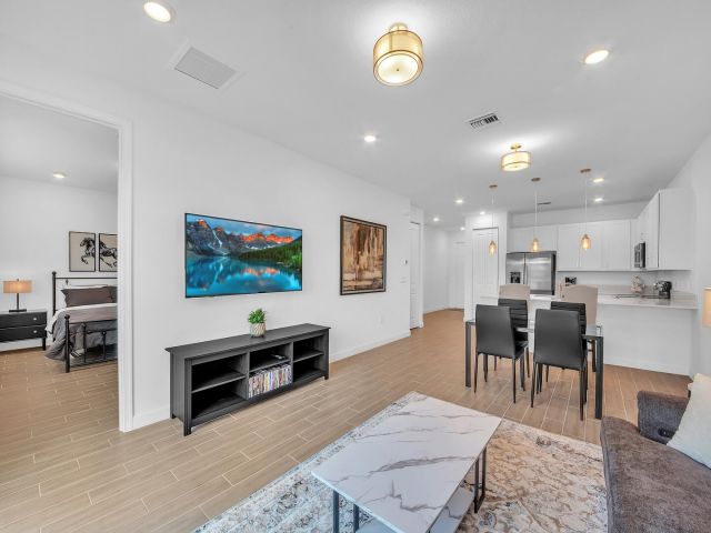 Дом в аренду по адресу 14517 Three Ponds Trail - фото 6765018