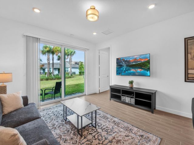 Дом в аренду по адресу 14517 Three Ponds Trail - фото 6765020