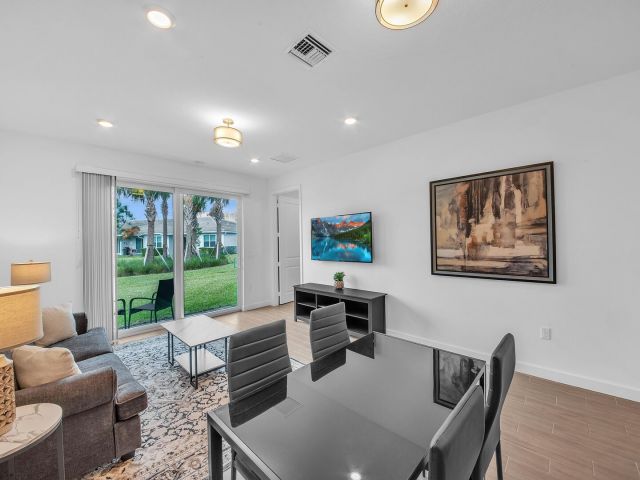 Дом в аренду по адресу 14517 Three Ponds Trail - фото 6765021