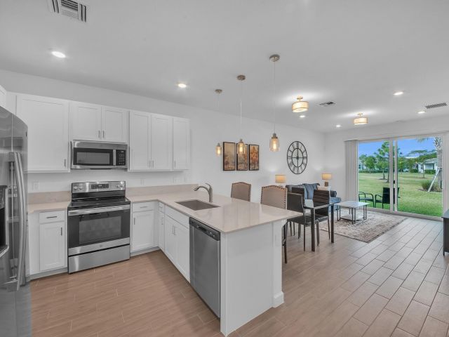 Дом в аренду по адресу 14517 Three Ponds Trail - фото 6765024