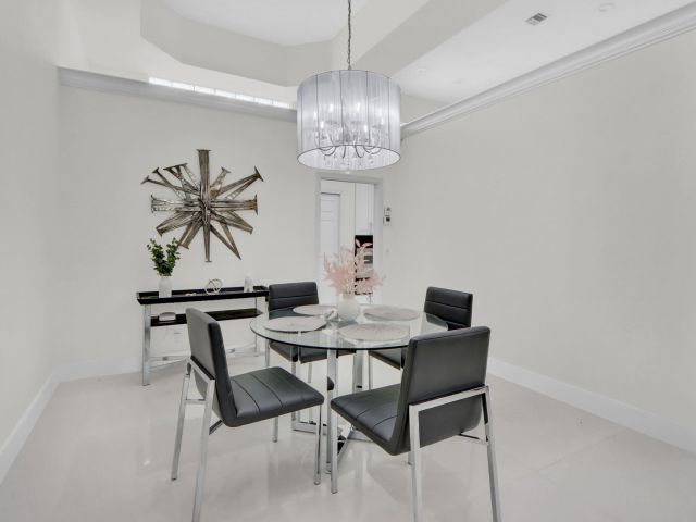 Дом в аренду по адресу 6564 Somerset Circle - фото 6748550