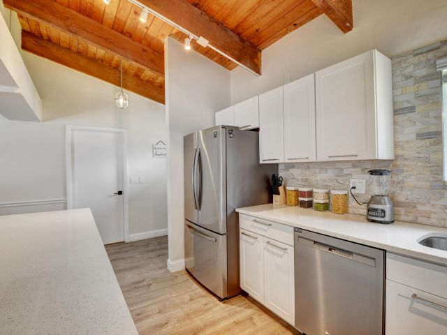 Продажа дома по адресу 2482 Sundy Avenue - фото 6770328