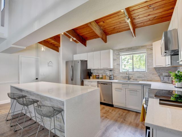 Продажа дома по адресу 2482 Sundy Avenue - фото 6770330