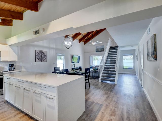 Продажа дома по адресу 2482 Sundy Avenue - фото 6770334