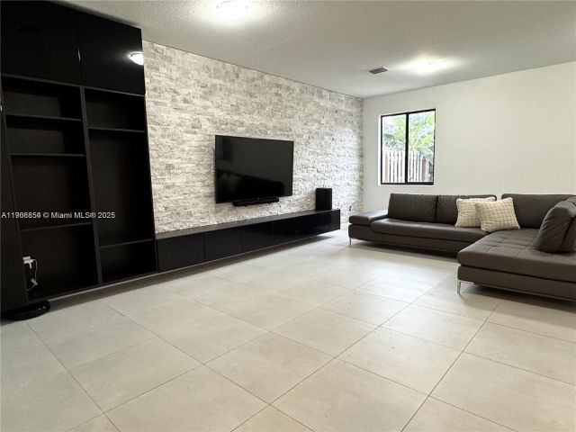 Продажа дома по адресу 13627 SW 157th Ct - фото 7443859