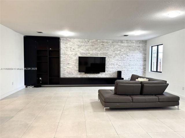 Продажа дома по адресу 13627 SW 157th Ct - фото 7443860