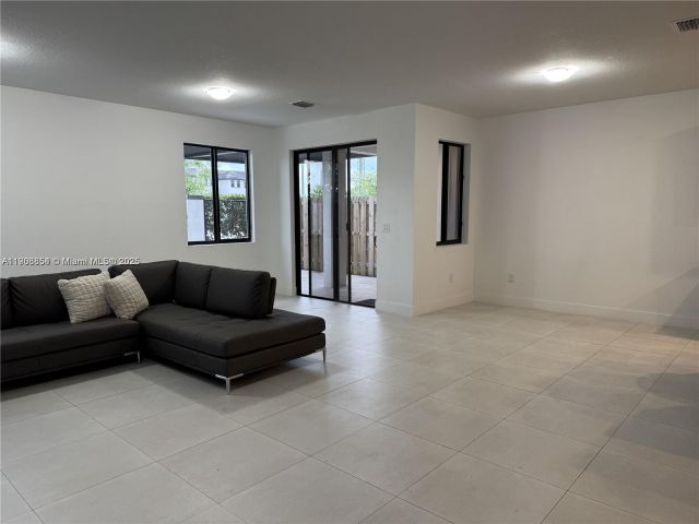 Продажа дома по адресу 13627 SW 157th Ct - фото 7443861