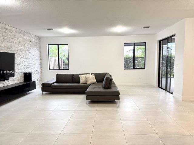 Продажа дома по адресу 13627 SW 157th Ct - фото 7443862