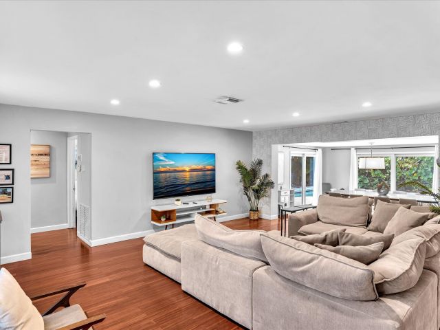 Дом в аренду по адресу 1786 NE 21st Street - фото 6747507