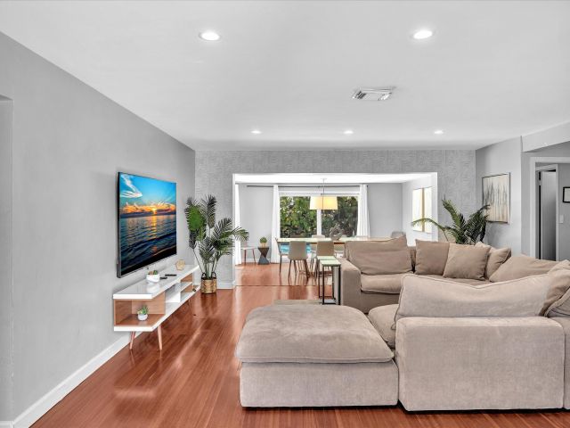 Дом в аренду по адресу 1786 NE 21st Street - фото 6747511