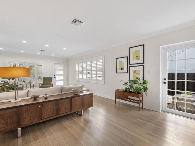 Продажа дома по адресу 111 NE 17th Avenue - фото 6765791