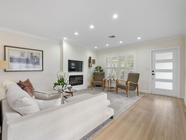 Продажа дома по адресу 111 NE 17th Avenue - фото 6765792