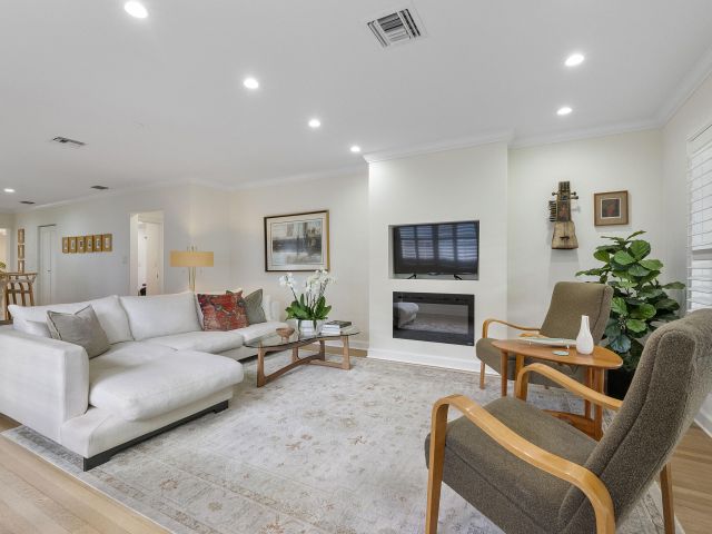 Продажа дома по адресу 111 NE 17th Avenue - фото 6765794