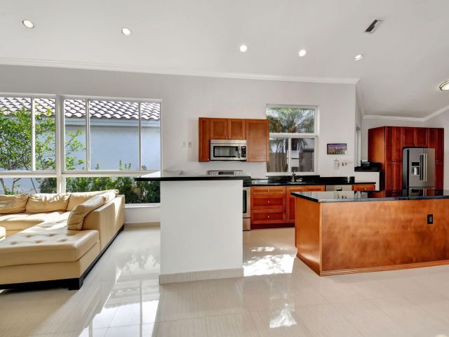 Дом в аренду по адресу 2469 NW 66th Drive - фото 6748515