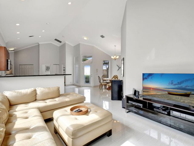 Дом в аренду по адресу 2469 NW 66th Drive - фото 6748519