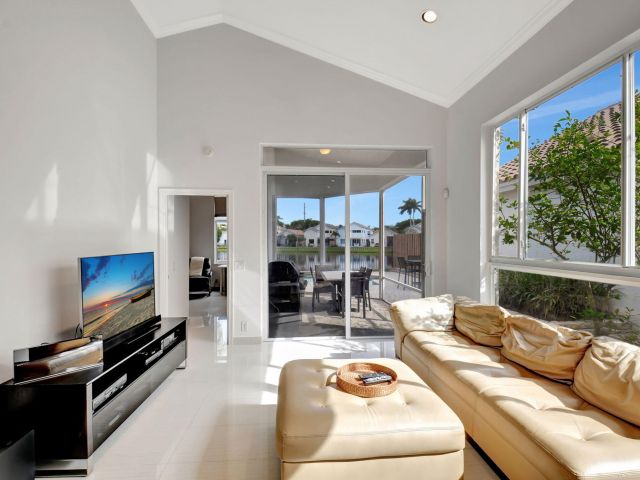 Дом в аренду по адресу 2469 NW 66th Drive - фото 6748520