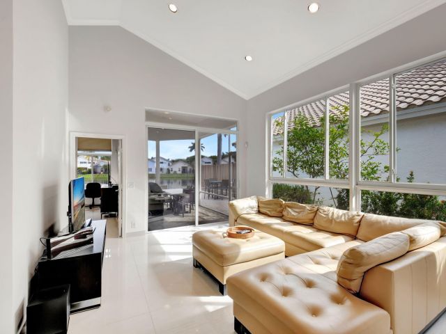 Дом в аренду по адресу 2469 NW 66th Drive - фото 6748521