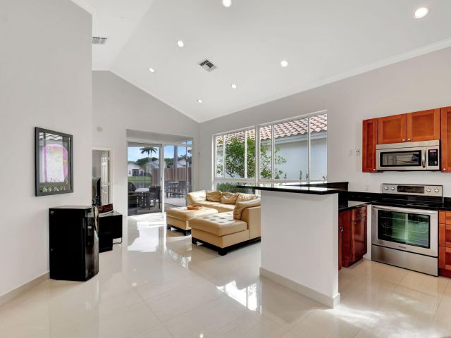 Дом в аренду по адресу 2469 NW 66th Drive - фото 6748522