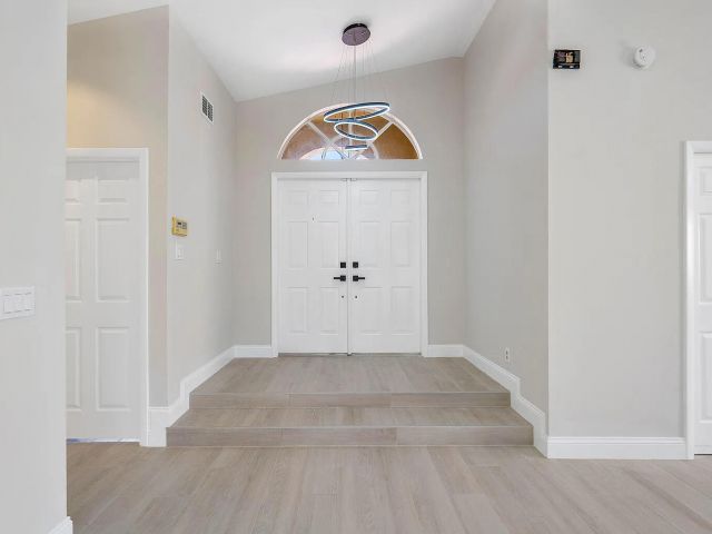 Дом в аренду по адресу 8031 Nadmar Avenue - фото 6754723