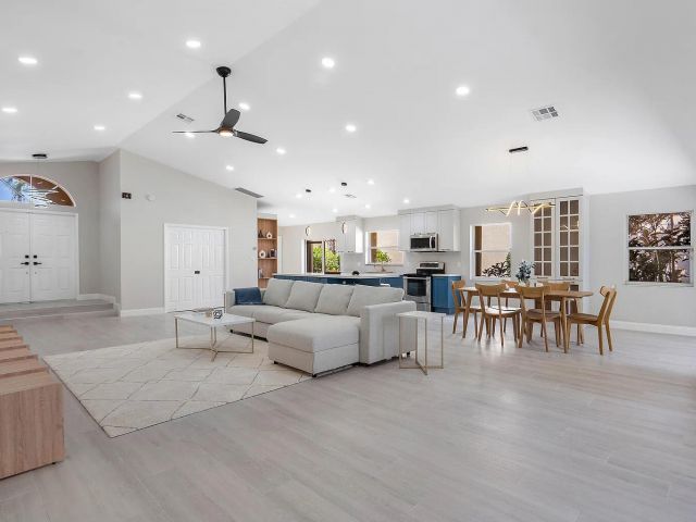 Дом в аренду по адресу 8031 Nadmar Avenue - фото 6754734